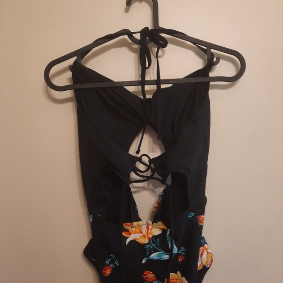 NWT Cupshe Black Floral Print Halter Tummy Control One Piece Swimsuit - Picture 13 of 13